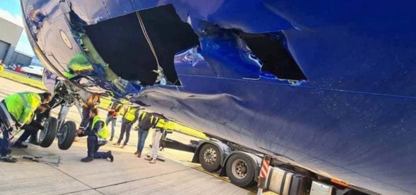 Ryanair's Boeing 737-800 damaged London Stansted Airport.jpg