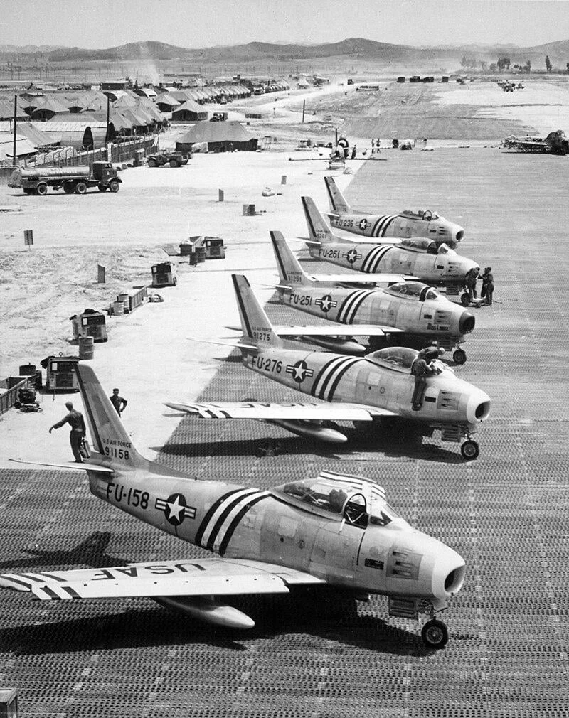 sabre-fighters-of-the-4th-fighter-v0-rskdg2z0uobd1.webp