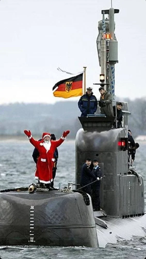 santa submarin.webp