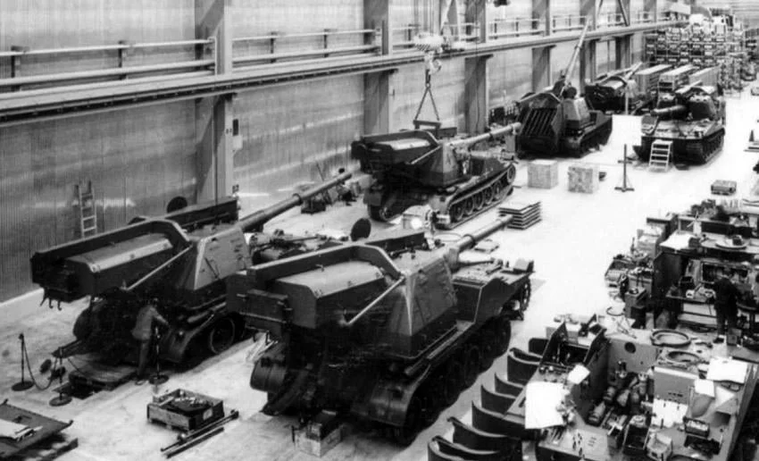 several-bkan-1a-artillery-vehicles-being-constructed-v0-dgy23ymxnwcc1.webp