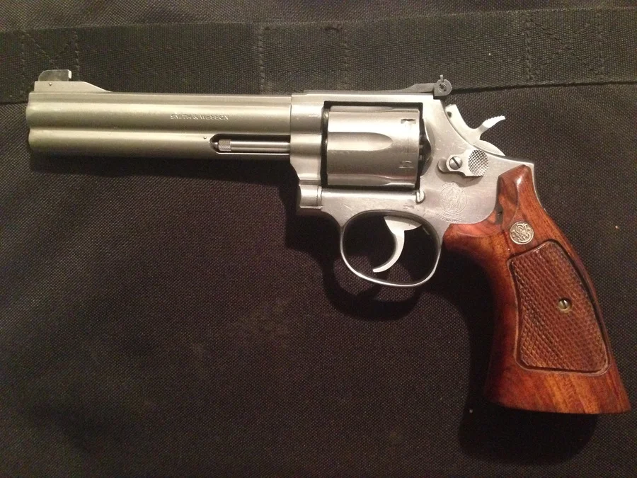 Smith_and_Wesson_357.JPG