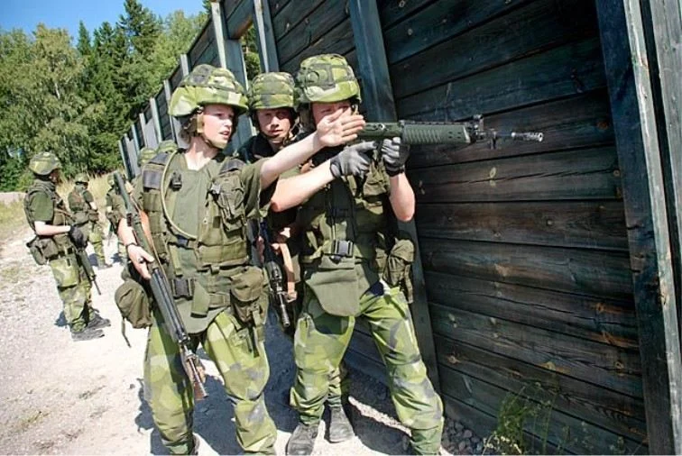 soldiers_combat_military_army_field_uniforms_Sweden_Swedish_002.webp