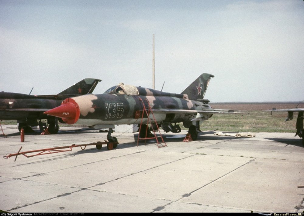 Soviet MiG-21PFM (135, 940МЧ21) at Borisoglebskoye Airfield (1985).jpg