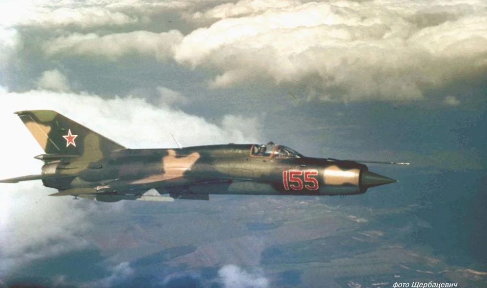 Soviet MiG-21PFM (155 red) inflight (peharps 1982~84).png