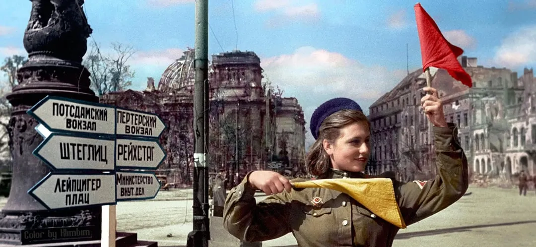 soviet-traffic-cop-in-berlin-1945-v0-z3q301fi46ld1.webp