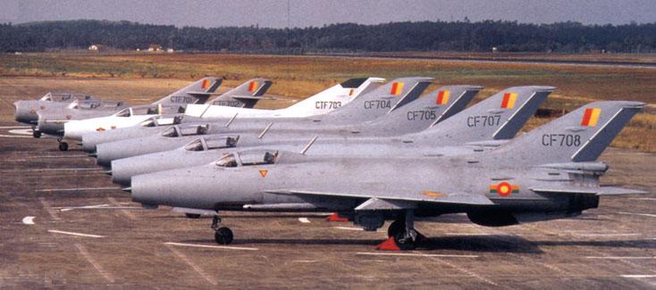 Sri Lanka F-7 (CF708, 707, 705, 704), FT-7 (CF703) & FT-7 on ground.jpg