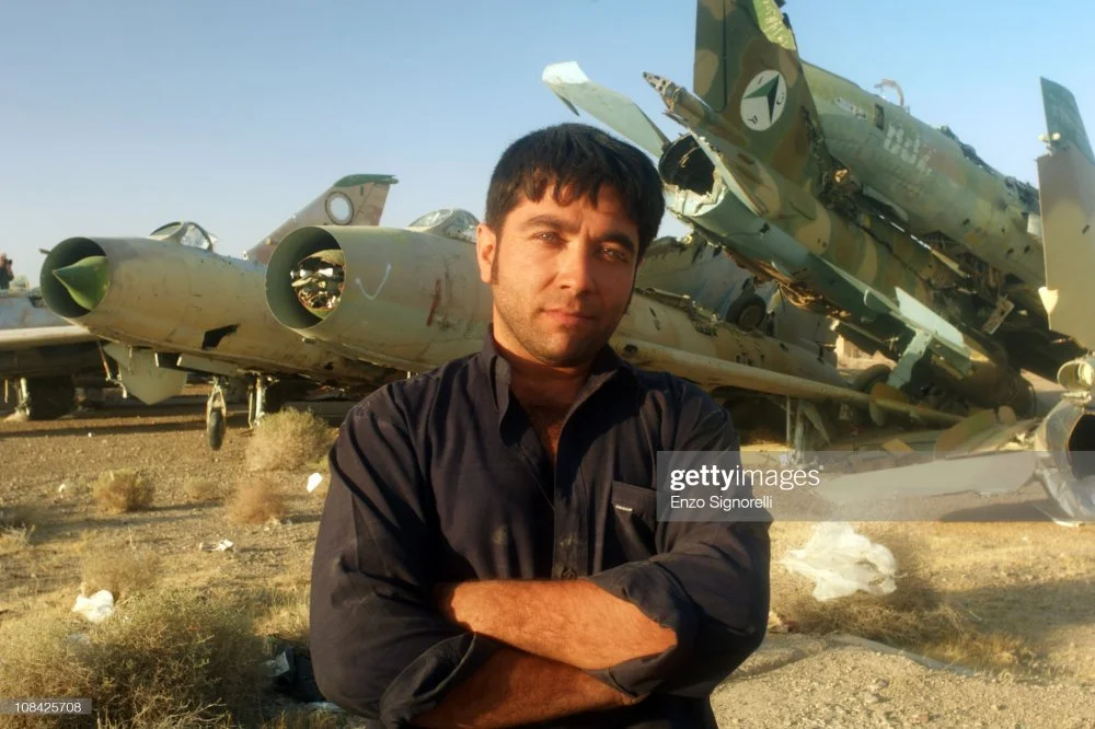 Su-7 y Su-17s AAF abandonados en base aerea Herat, 02-09-2010.webp