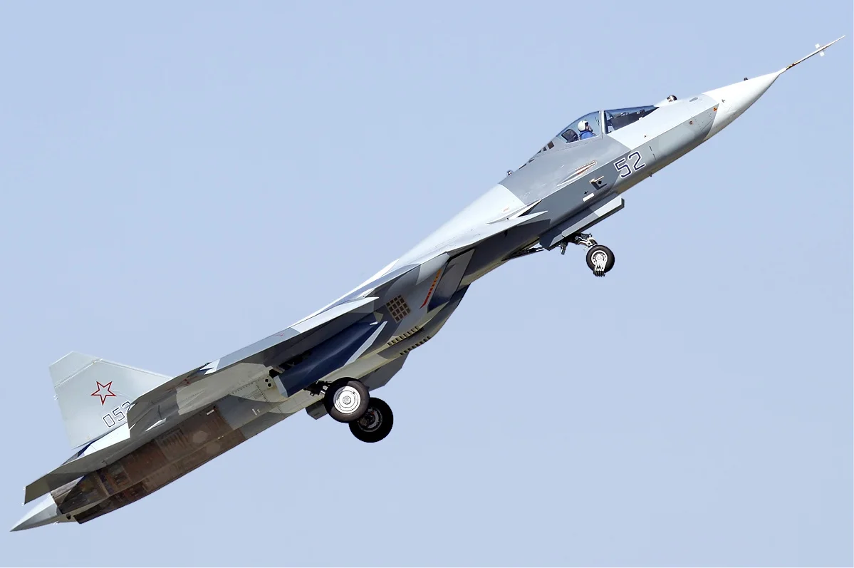 Sukhoi_T-50_MAKS'11_Zherdin.webp