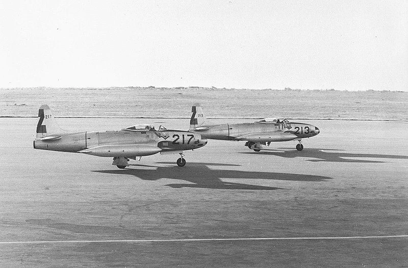 T33-y-F80-FAU-213-y-217-taxi-carrasco_19-Jun-1969-1.jpg