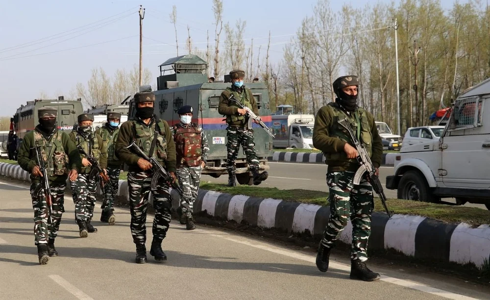 tack-on-CRPF-at-Lawaypora-area-of-city-outskirts-9.webp