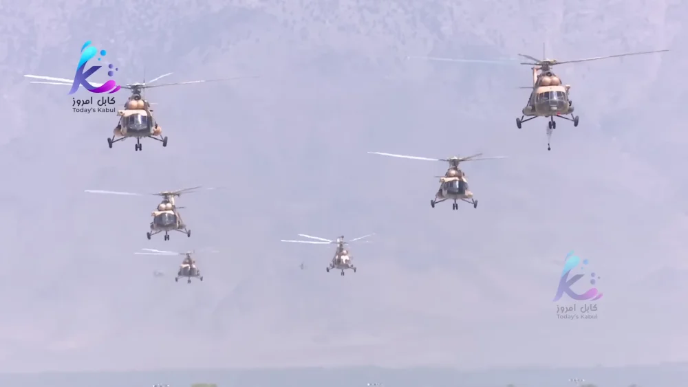 Taliban Mi-17 during parade (2023).webp