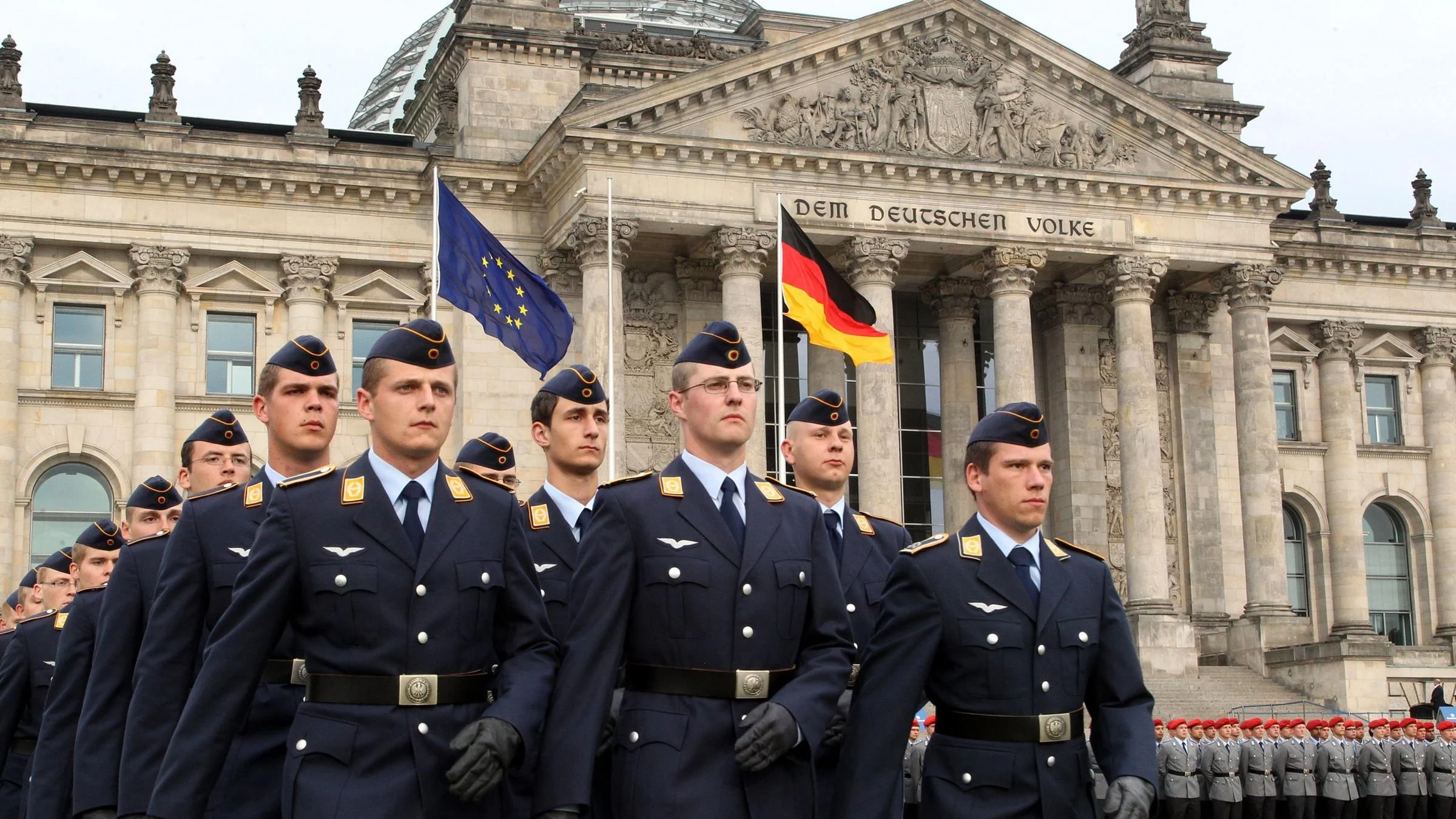 teletext-dpa-image-geloebnis-vor-dem-reichstag-im-jahr-2011-100~2400x1350.jpg