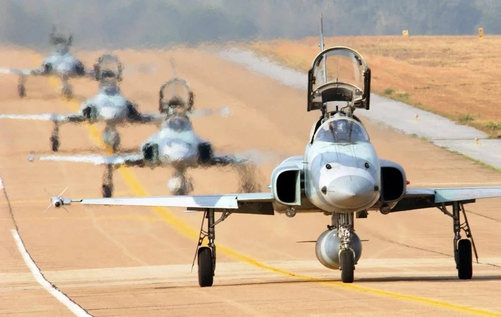 Thaï F-5E & F at Korat AB during exercise COPE TIGER (2003).webp