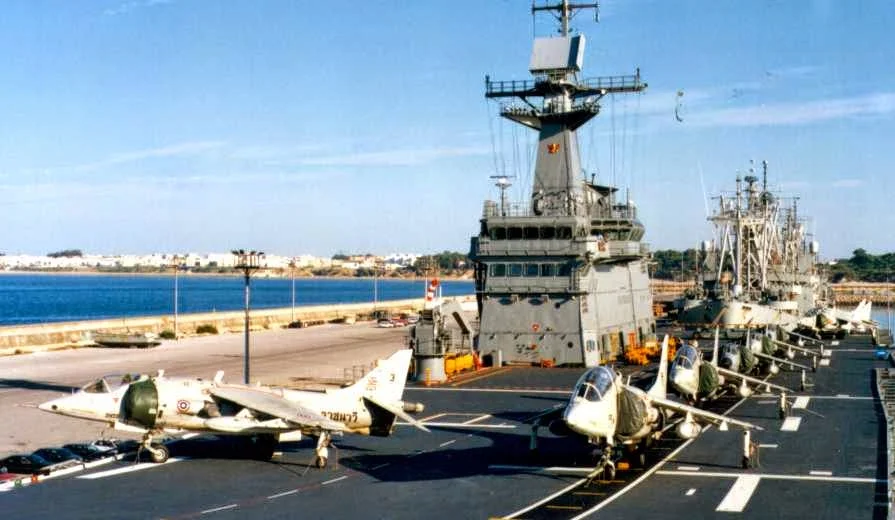 Thai Navy AV-8S & TAV-8S fleet on HTMS Chakri Naruebet (2002).webp