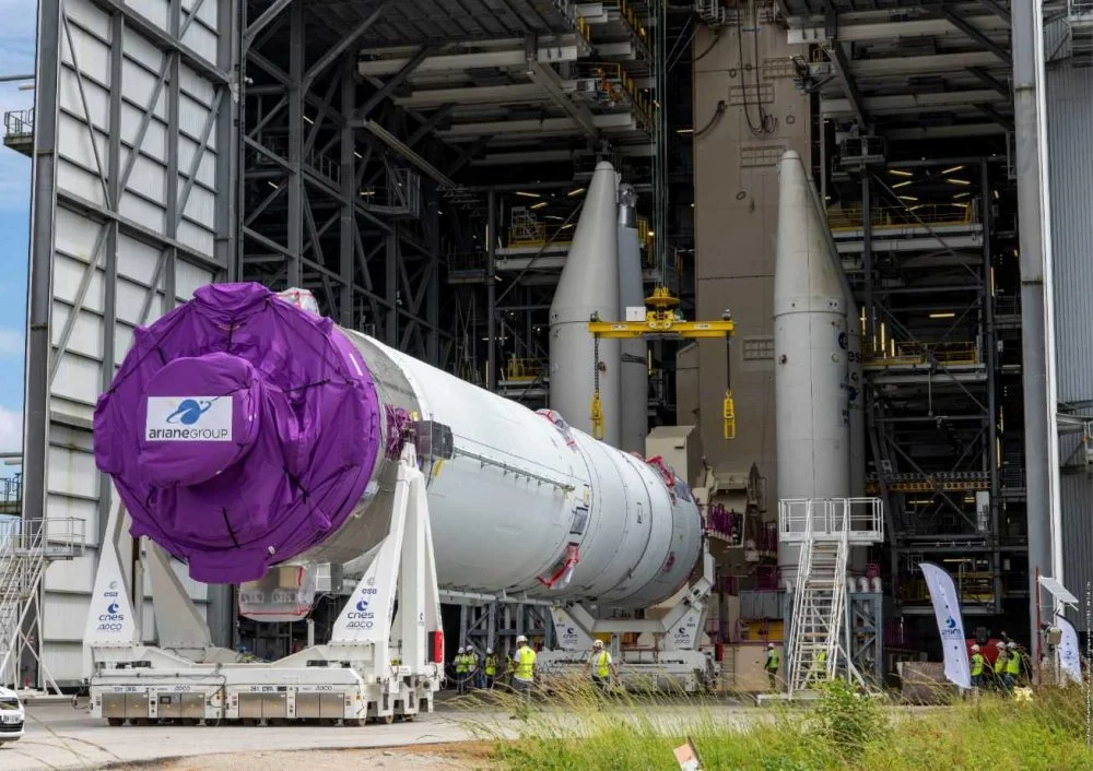 The-first-Ariane-6-is-vertical-in-Guyana-for-its.webp