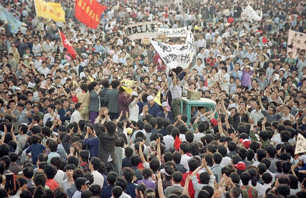 Tiananmen_Square_protests_1989%2B%25286%2529.webp