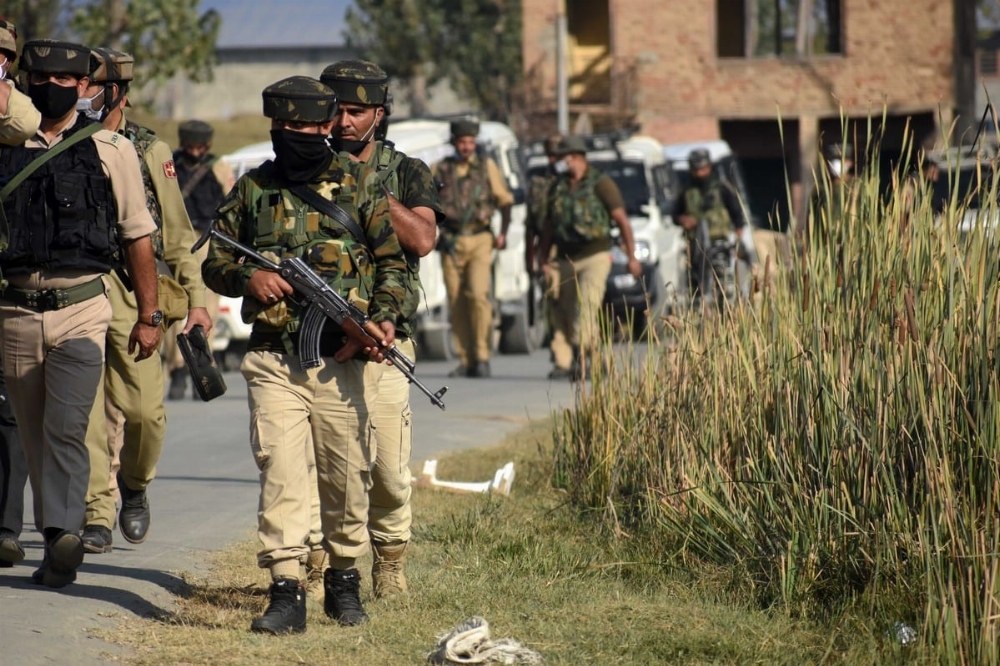 Two-Indian-soldiers-killed-in-Kashmir-attack_11.jpg