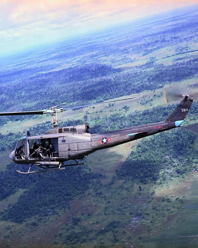 UH-1H of the South Vietnam AF, 1971.jpg