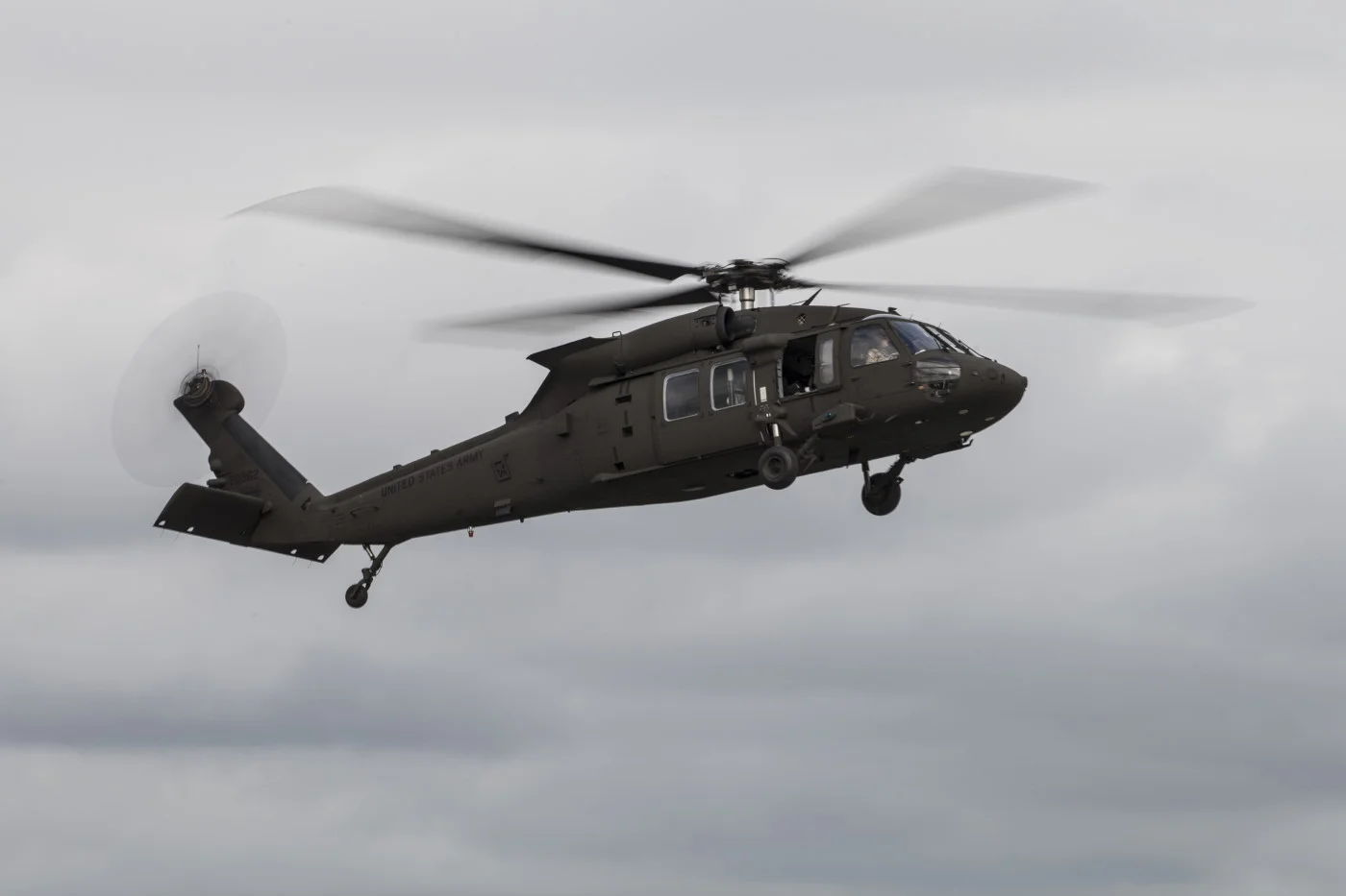 uh60m-blackhawk.webp