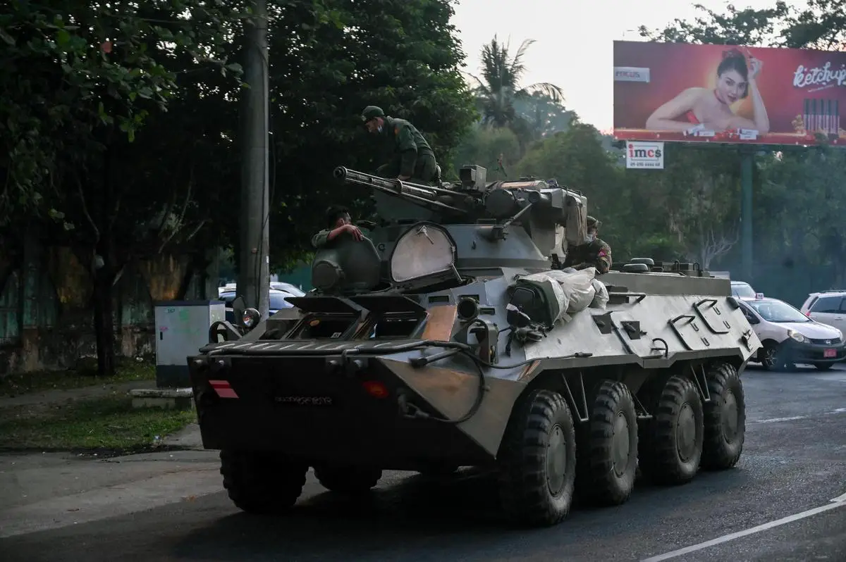 Ukrainien-Ukrainian-BTR-3-armored-personnel-carrier-in-Myanmar.webp