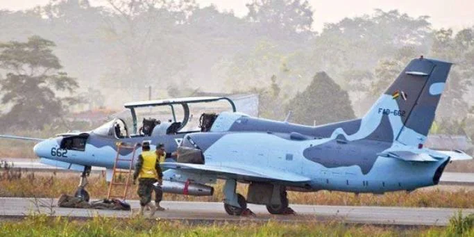 uno-de-los-aviones-caza-adquiridos-a-china.-foto-los-tiempos_255651825_1140x520_UN145621_MG14...webp