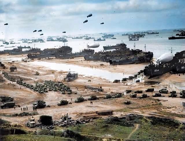 US AMRY Omaha Beach at low tide during the first days of the operation June 1944.jpg