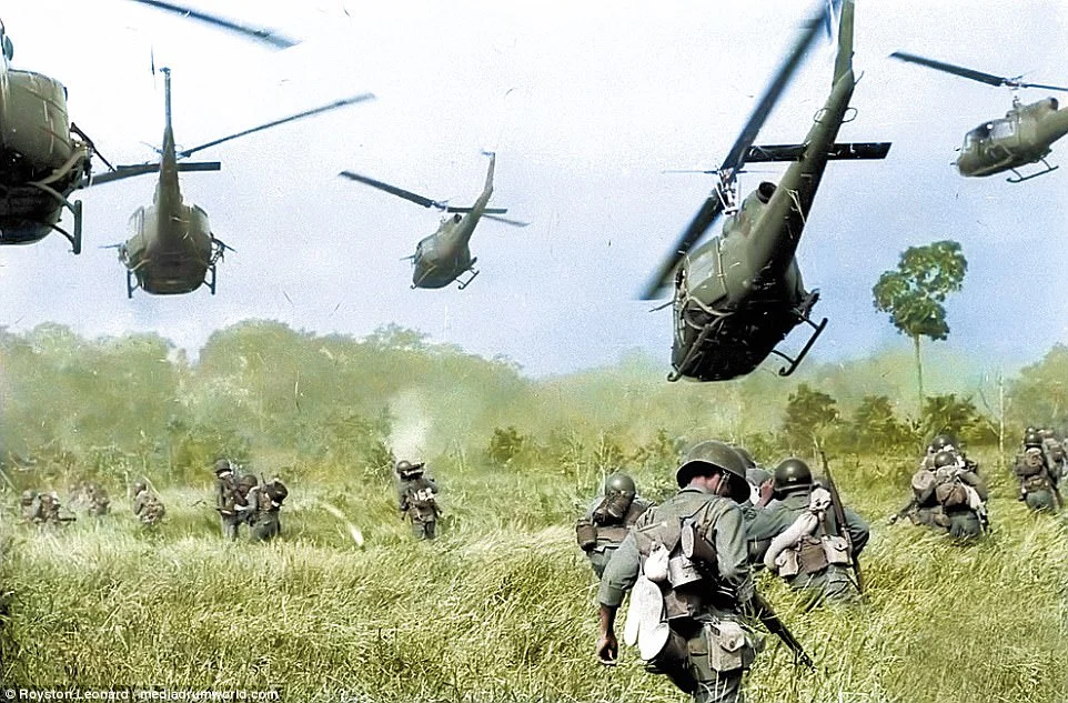 US-ARMY-CHOPPERS1.webp