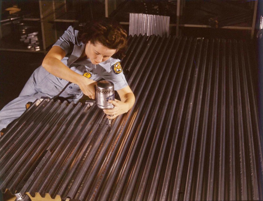 US Female worker at the Consolidated Vultee Aircraft Factory in Fort Worth Texas - 1942.jpg