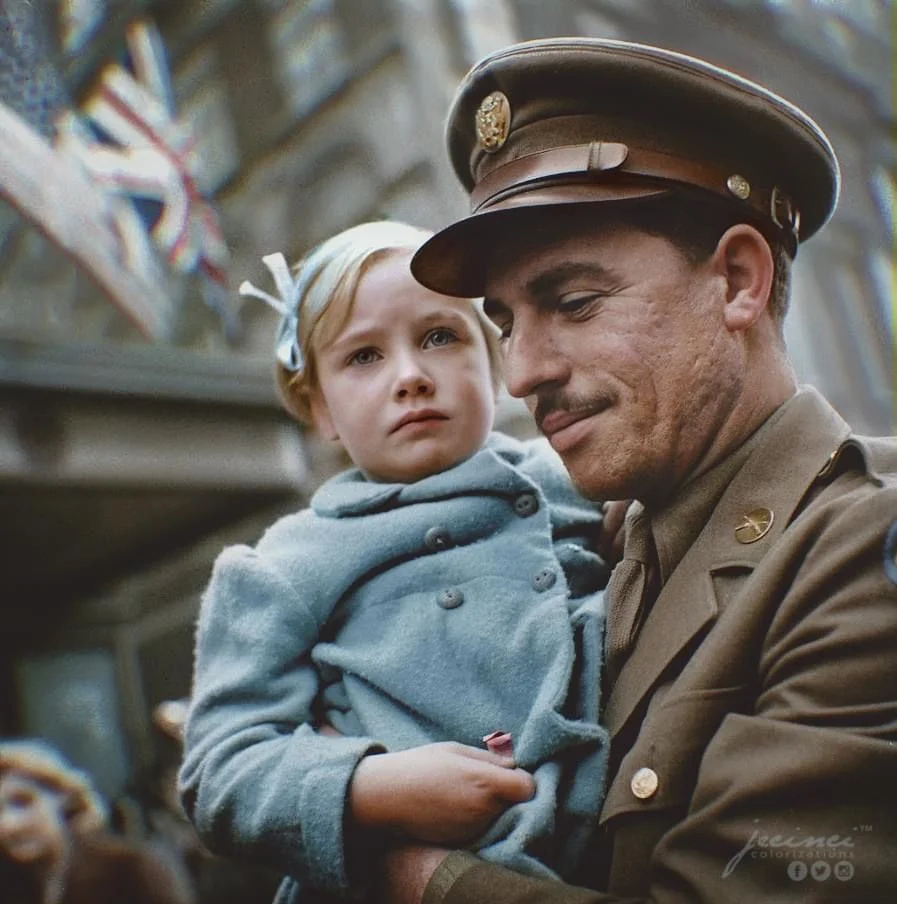 US GIs, for London orphans, during WWII - 1943.webp