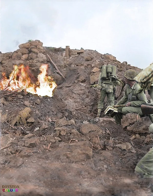 US-Marines-clearing-a-bunker.webp