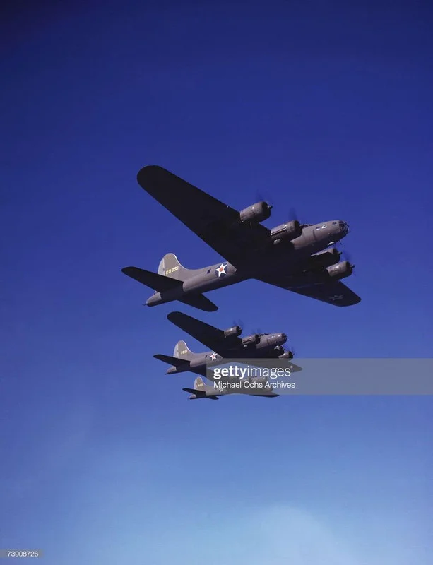 USAAF-B-17-bombers-A002.webp