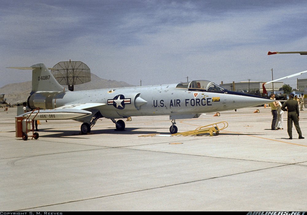 USAF F-104A (56-0817, 183-1105) at Victorville Int'l (July 1970).jpg