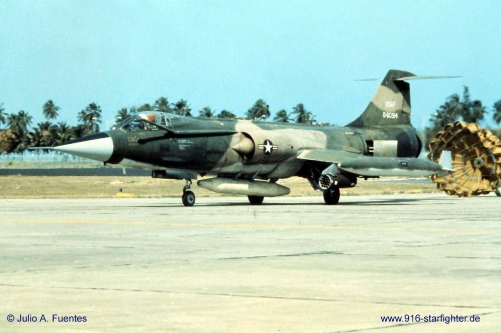 USAF F-104C (0-60914) at Da Nang (1965-66).jpg