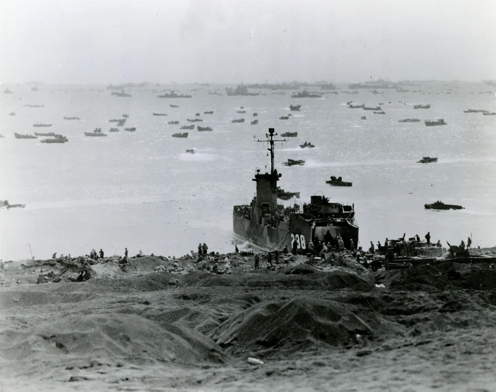 USS-equipment-Battle-of-Iwo-Jima-February-1945.webp