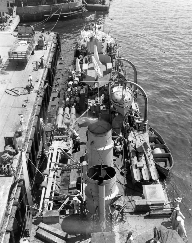 USS_Borie_DD215_looking_aft.webp