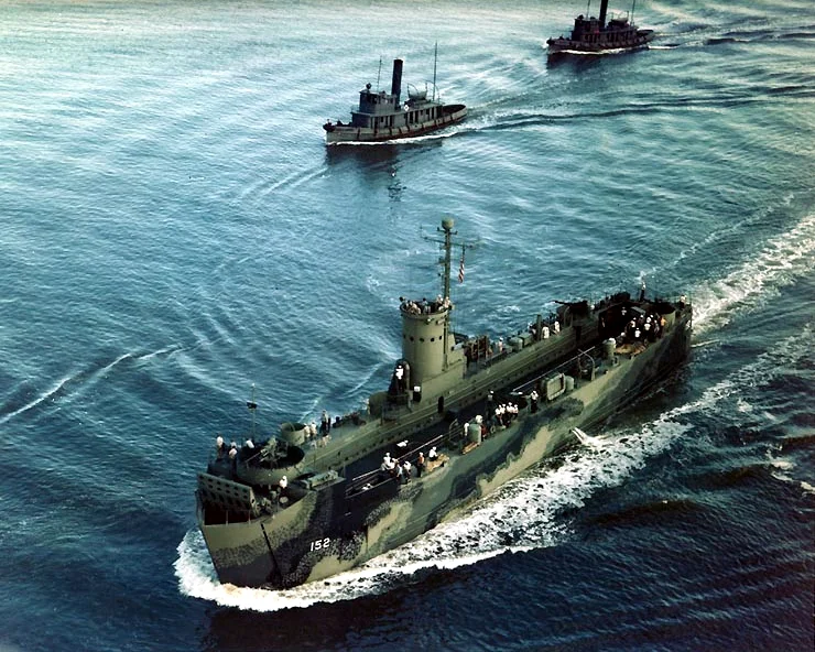 USS_LSM-152_underway_off_Charleston_Navy_Yard_in_1944.webp