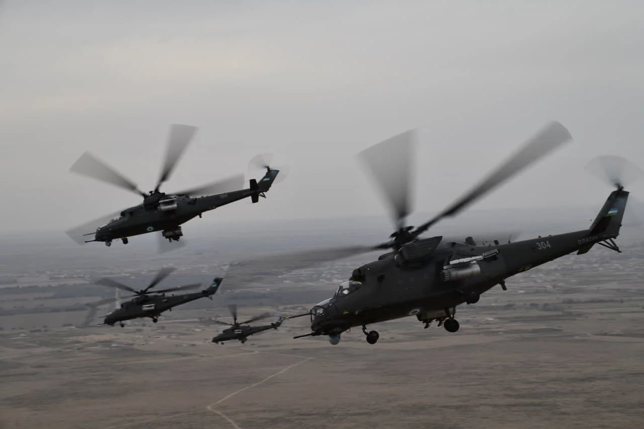 Uzbek Mi-24 (304) inflight.webp