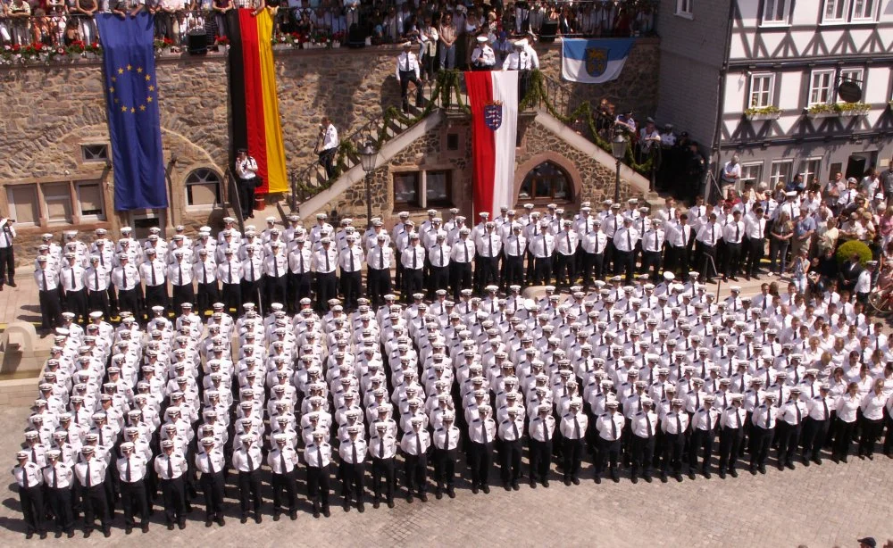 Vereidigung_Polizeikommissaranwärter_Hessentag_2008.webp