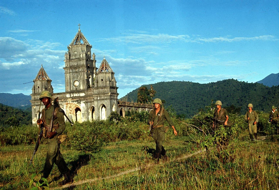 vietnam071-s-JPG-950-2000-0-75-0-50-50.webp