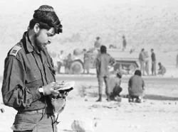 Yom-Kippur-War_solider_IDF_praying.webp