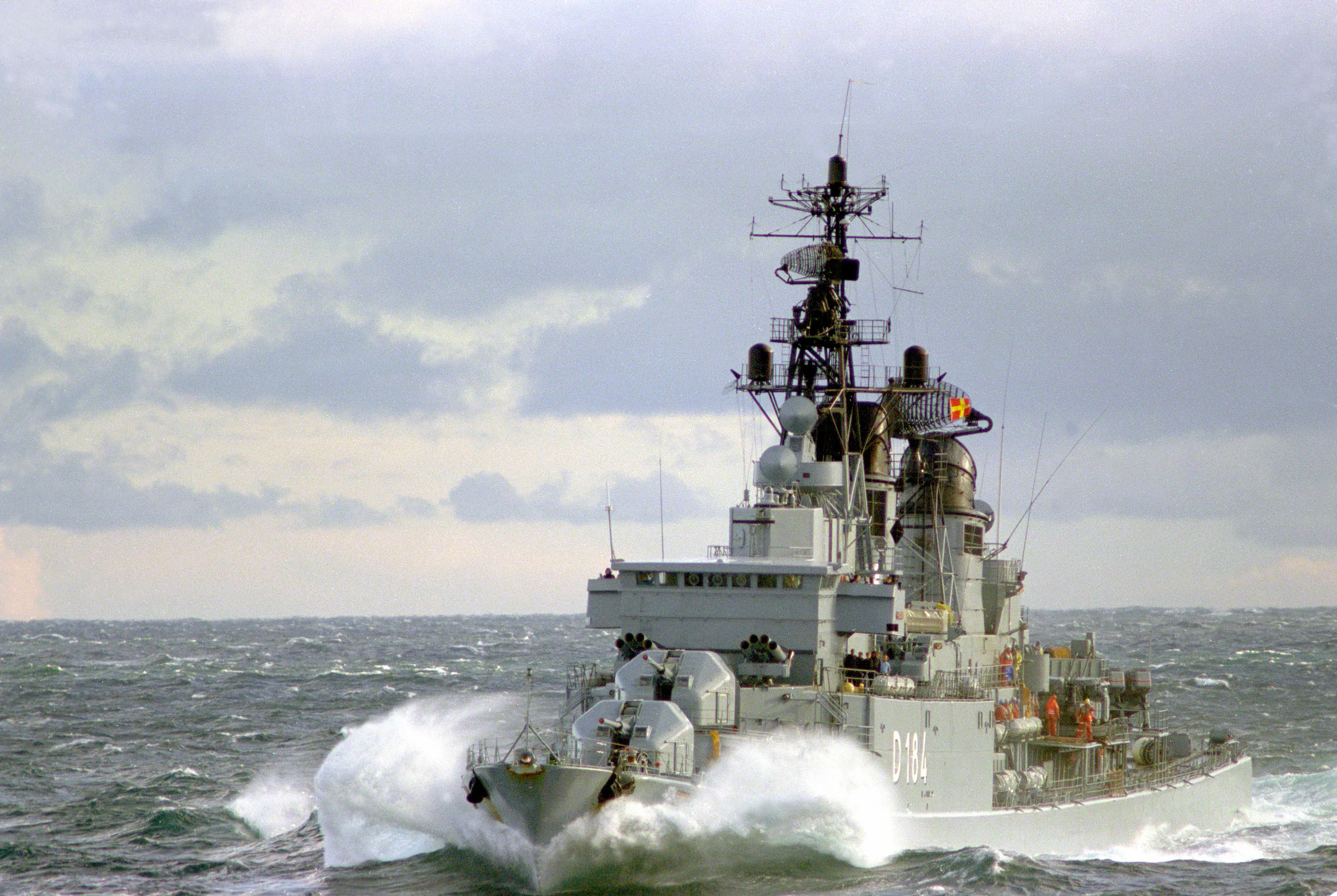 Zerstoerer_D184_FGS_Hessen_1986_exercise.jpg