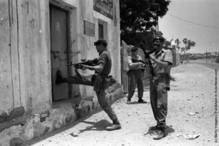 troops in aden.webp