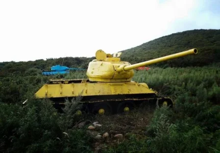 abandoned-tanks-Zheltukhin-Russia.webp