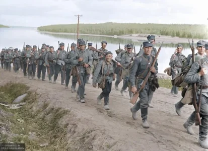 Finnish troops march.webp