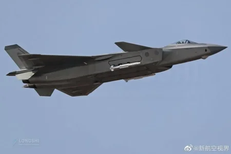 J-20 with PL-10 air-to-air missiles9.webp