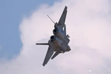 J-20 with PL-10 air-to-air missiles6.webp