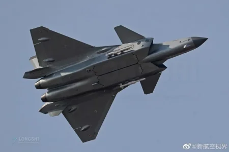 J-20 with PL-10 air-to-air missiles2.webp