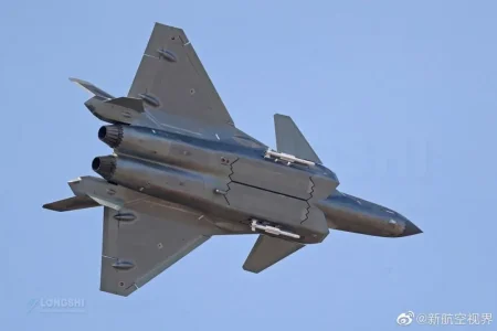 J-20 with PL-10 air-to-air missiles1.webp