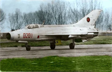 Albanian J-7 (0201 red) taxiing.webp