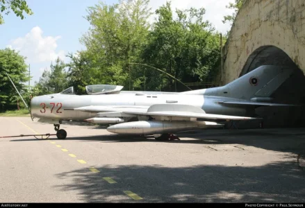 Albanian F-6C (3-72, 7912) at Tirana (12 May 2006).webp